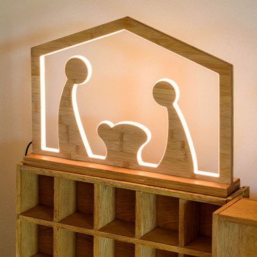 Design Wood Light, Natività in legno naturale con base, h 37 cm, led bianco caldo, uso interno